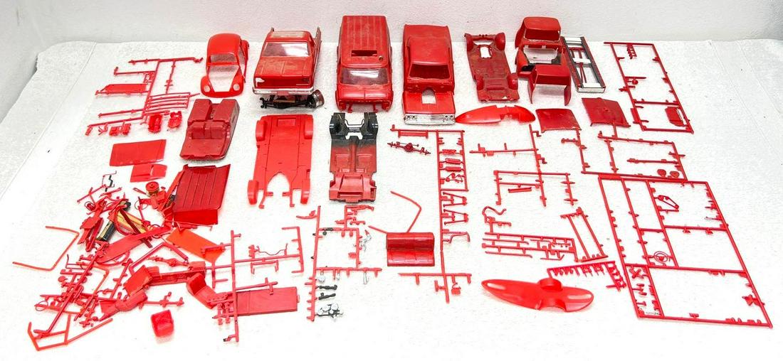 Vintage Model Kit parts pieces Junkyard bashing scrap (1 of 6)
