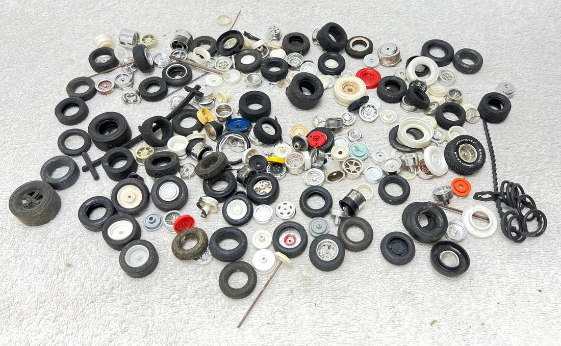 Vintage Model Kit HUGE tires wheels Junkyard bashing scrap (1 of 5)