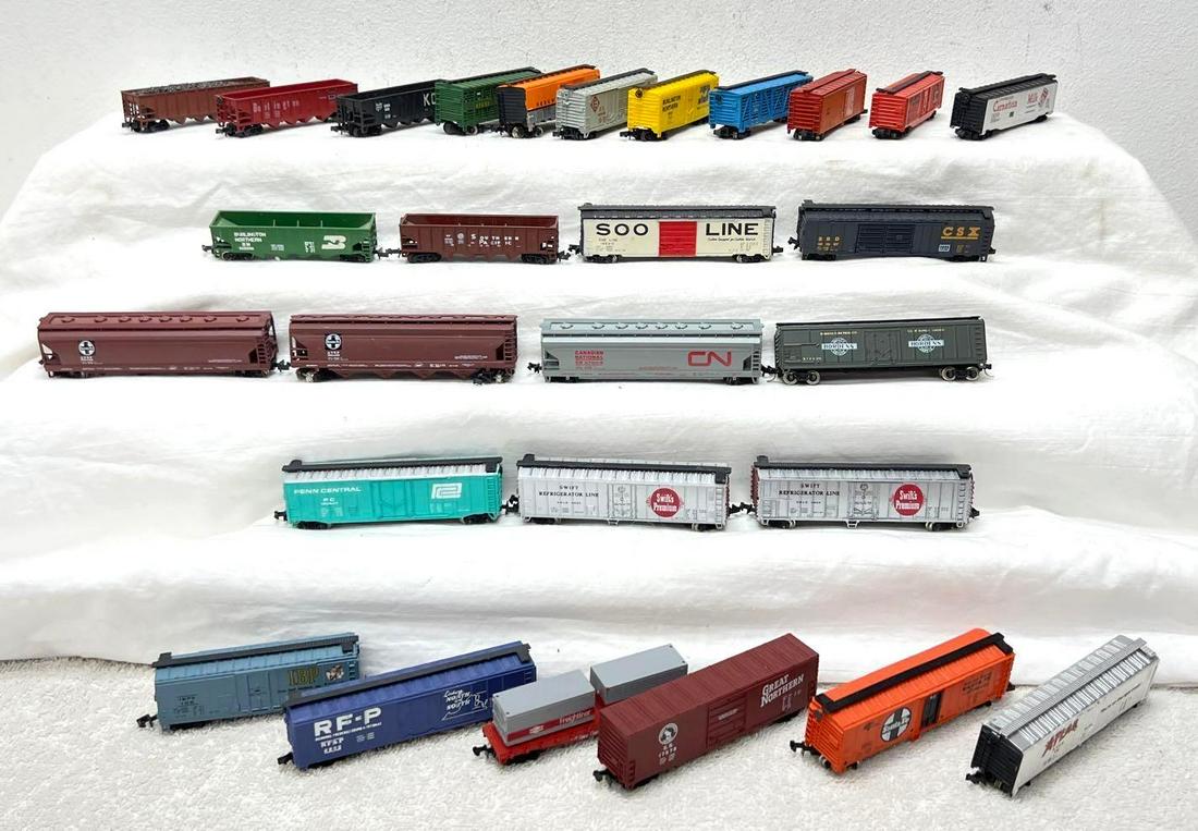 Twenty-eight N Scale Atlas Bachmann Ahm Life-Like Con-Cor Lima freight (1 of 5)