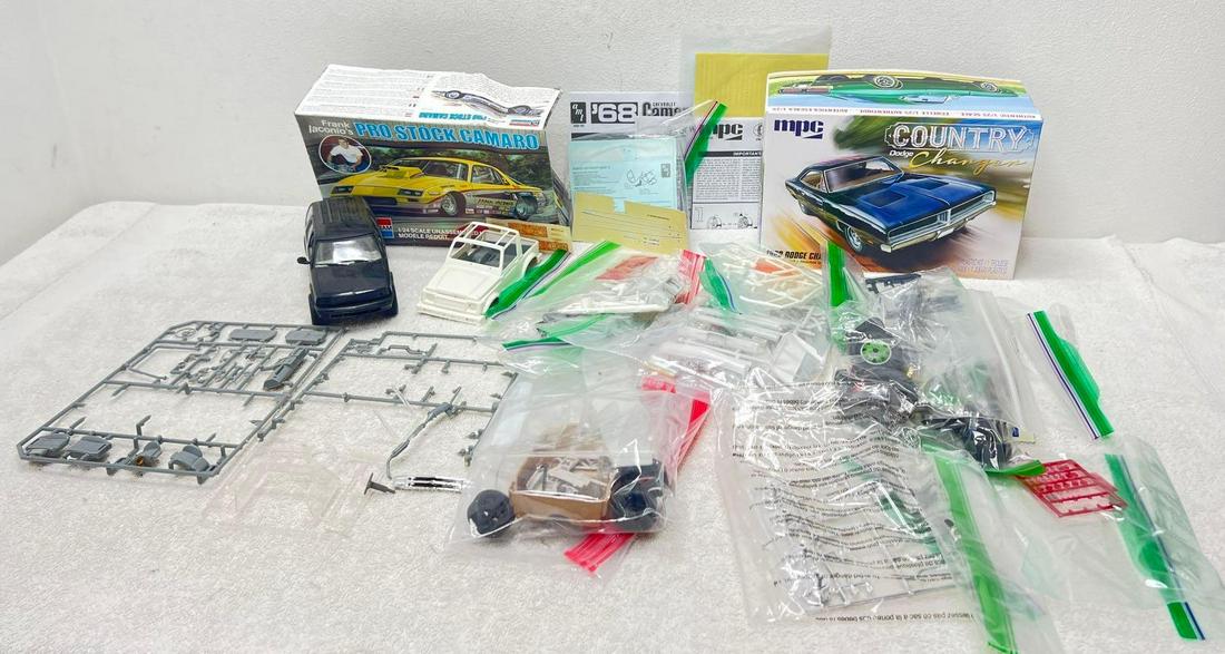 Suzuki Samurai Chevy Blazer parts on sprue decals sheets MORE (1 of 3)