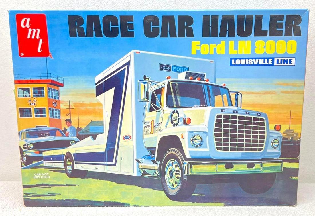 AMT AMT758/06 Race Car Hauler 1/25 unbuilt in original box (1 of 6)