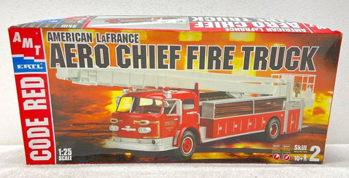 AMT 31639 American LaFrance Aero Chief Fire Truck unbuilt kit