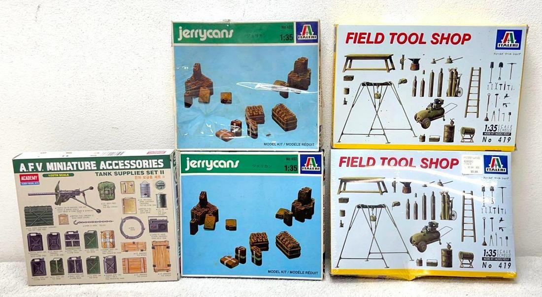 Italeri 402 419 sealed 402 419 and Academy AFV 1383 open kits (1 of 9)