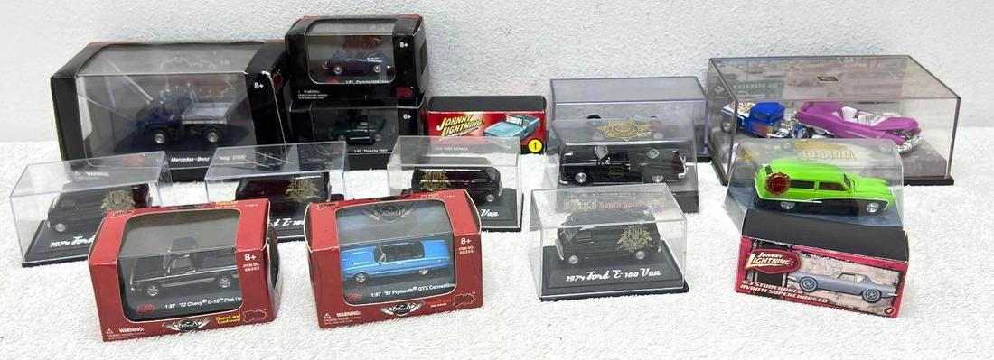 Hot Wheels Johnny Lightning Malibu International die-cast (1 of 13)