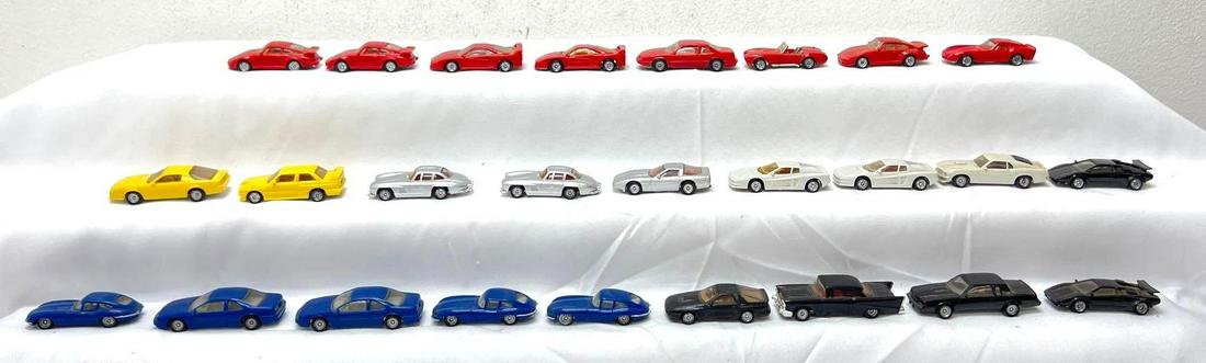 Twenty-six 1:87 die-cast Monogram Models Porsche Ford MB Jaguar Cobra (1 of 13)