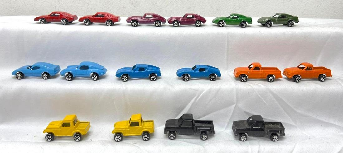 Sixteen Tootsietoy die-cast metal Corvettes Mustang Porsche pickups (1 of 7)