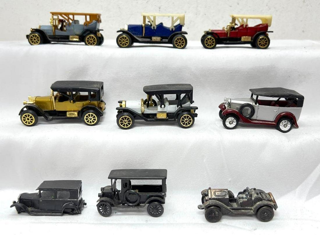 Tomica 1:49 Datsun No. 60 eight more vintage touring cars plastic metal (1 of 10)