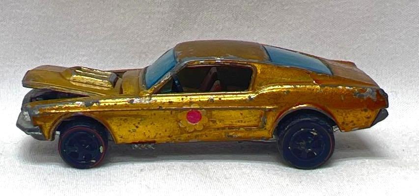 1/64 die-cast Hot Wheels 1967 Custom Mustang Redline Gold Original Condition (1 of 5)