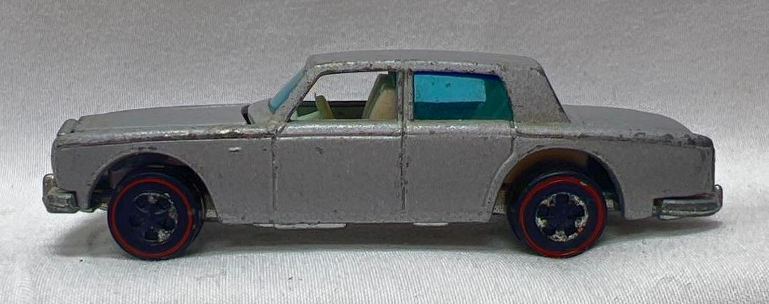 1/64 die-cast Hot Wheels 1969 Rolls Royce Silver Shadow Redline silver Original (1 of 5)