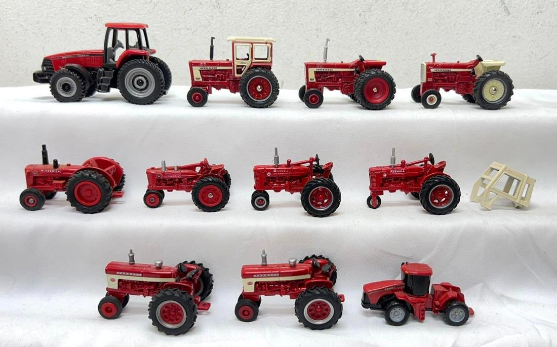 Diecast top international tractors