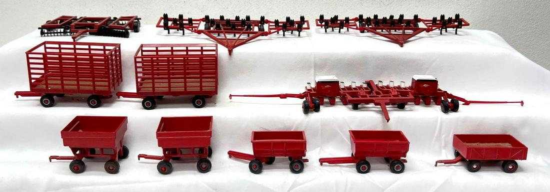Ertl 1:64 die-cast RED/white farm planting harvesting implements equipment planter (1 of 14)