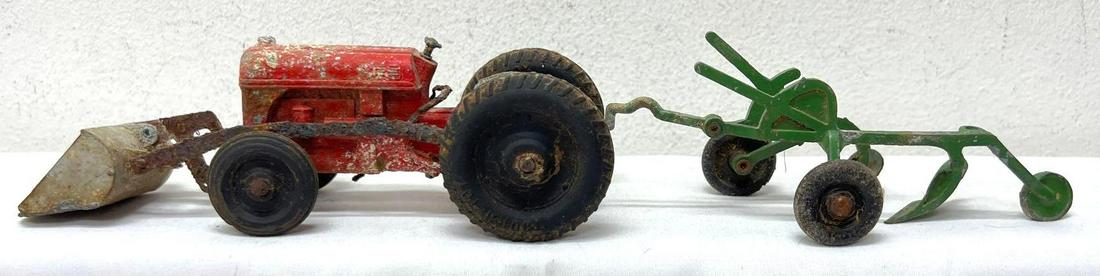 Tootsie Toy Ford Tractor with Scoop 389 and Tru Toy 2 bottom plow (1 of 4)
