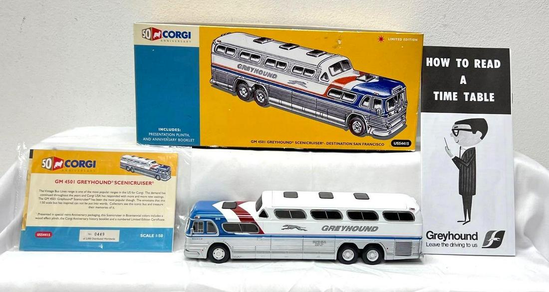 Corgi US54415 GM 4501 Greyhound Scenicruiser in original box w/paperwork (1 of 7)