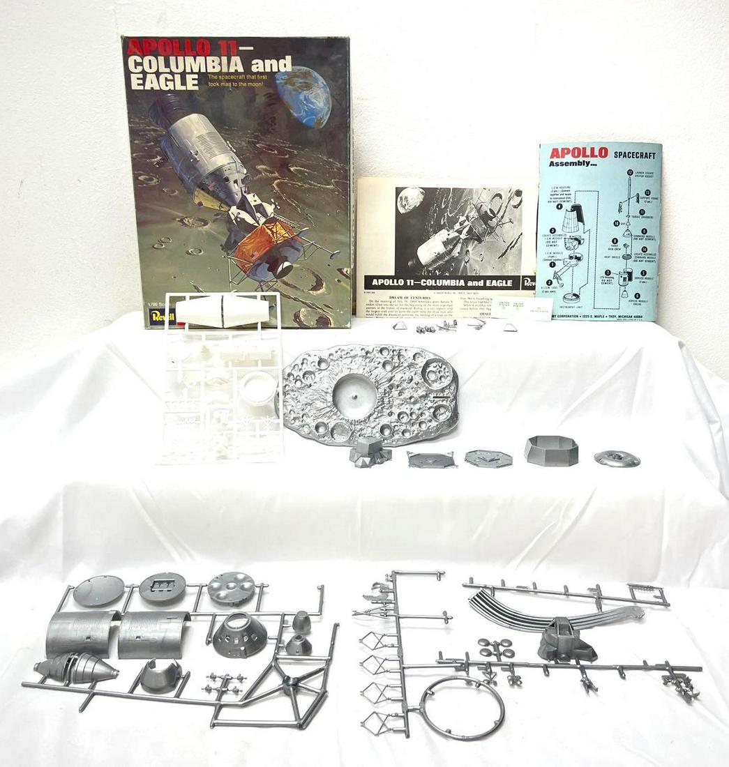 Revell 1/96 H-1862 Apollo 11- Columbia and Eagle unbuilt complete in box (1 of 4)