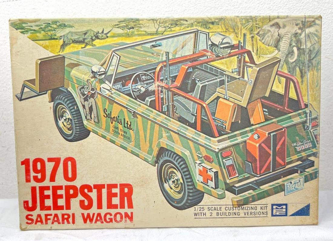 MPC 1/25 2070 1970 Jeepster Safari Wagon unbuilt complete in box (1 of 9)