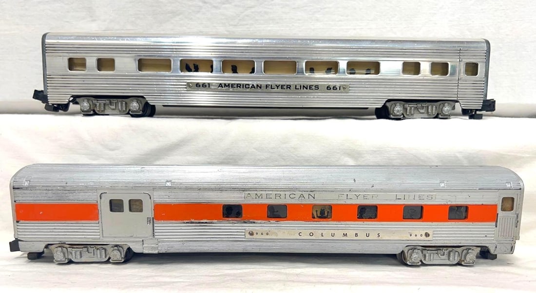 Postwar American Flyer S Gauge 661 960 orange stripe: Postwar American Flyer S Gauge 661 aluminum coach C6+ and 960 Columbus orange stripe combine, frame has rust and body is missing a skirt, C3-4. Please view the photos of the items in this lot care