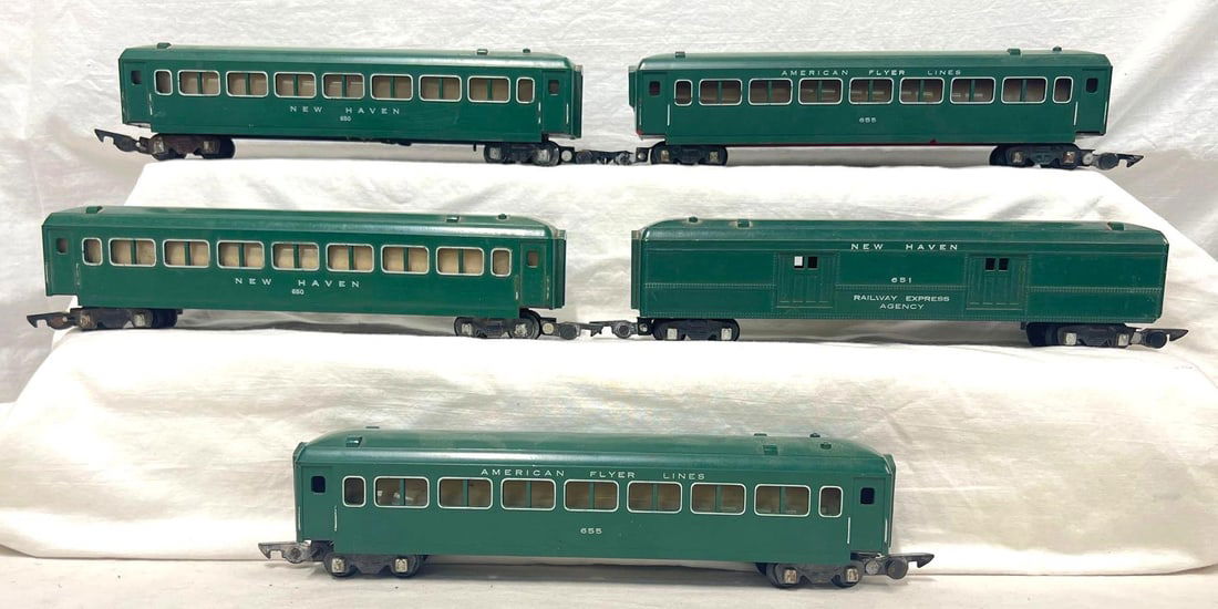 Postwar American Flyer S Gauge 650 650 651 655 655: Postwar American Flyer S Gauge 650 New Haven coach C6+ surface rust on sheet metal frame, 650 New Haven coach C6+ surface rust on sheet metal frame, 651 New Haven Railway Express Agency baggag