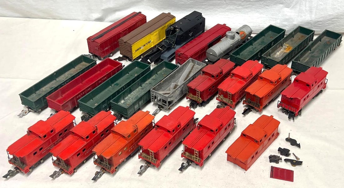 Postwar American Flyer S Gauge freight trains HUGE: Postwar American Flyer S Gauge freight trains, C1-2 to C6. Five 631, 931, 641, four 630, 24610, 938, four 638, 639, 642, 944, 625G, 632, 629. Sand cars, gondola, tank car, cabooses, wrecking car... Le