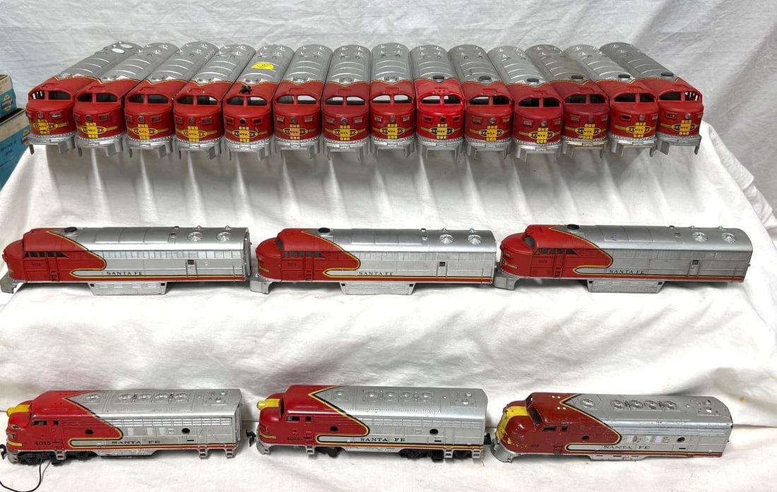 Twenty HO Scale Santa Fe diesel locomotive A unit: Twenty HO Scale Santa Fe diesel locomotive A unit shells, some missing horns, one missing steps C5-7. Shells are unmarked. Please view the photos of the items in this lot carefully as they are being s