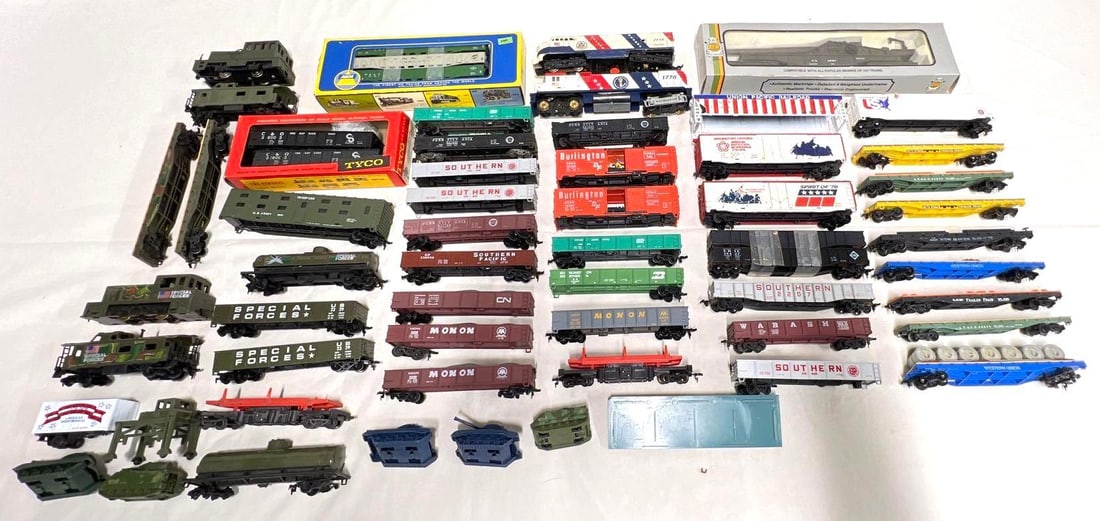 HO Gauge Bicentennial Special Forces Tyco AHM: HO Gauge freight trains; Bicentennial, Special Forces, Spirit of '76, Burlington, C&O, U.S. Army, Monon, Southern Pacific, Erie, New Haven, Trailer Train, A.T.&S.F., Western Union, Canadia