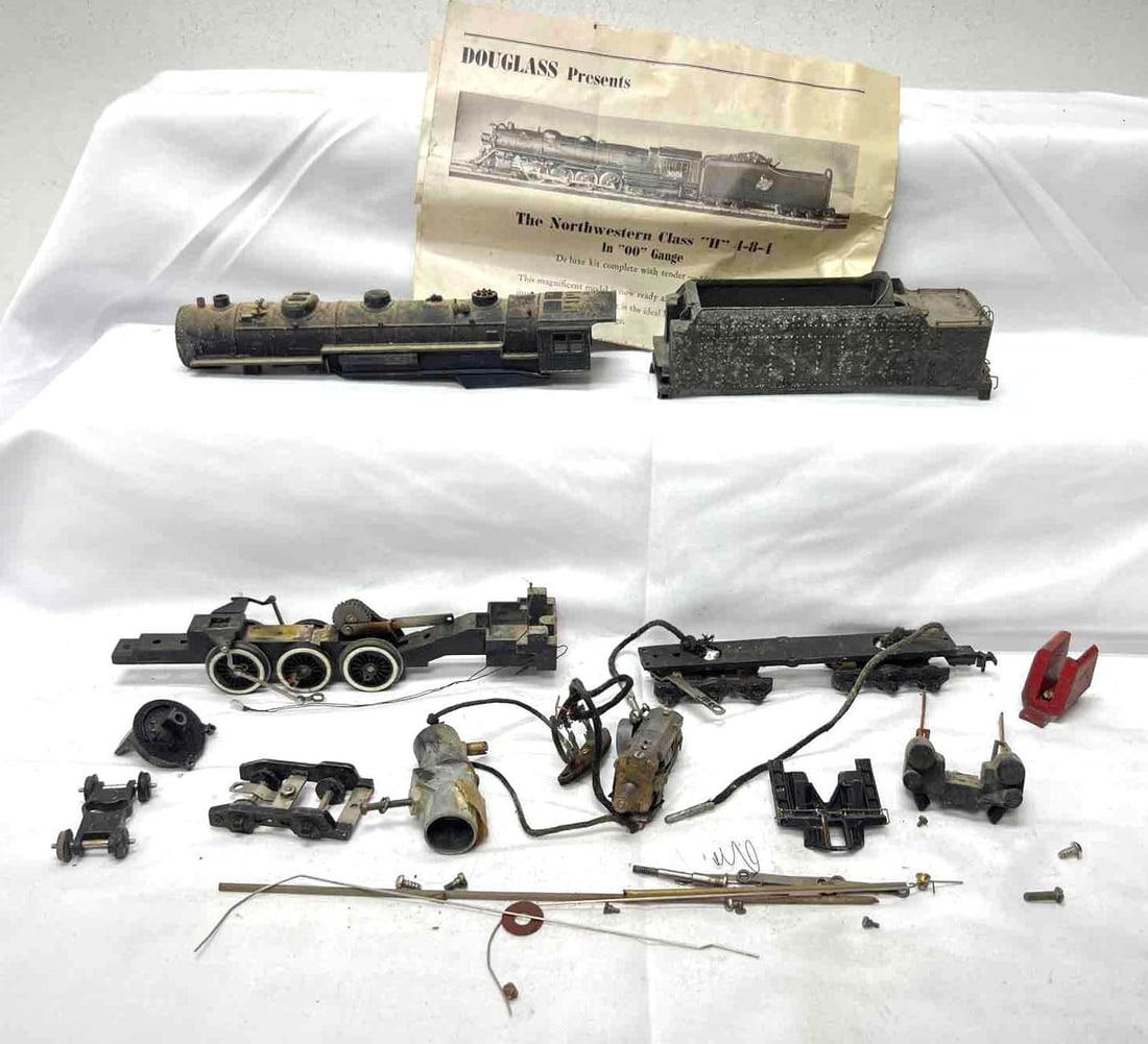 HO Gauge die-cast 4-6-4 steam locomotive 12 wheel tender unassembled (1 of 8)