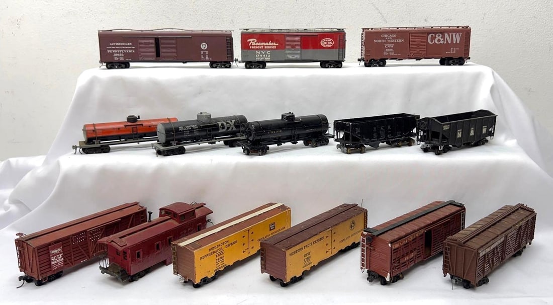 HO Scale older kit built freight Mantua Varney tank box stock (1 of 13)