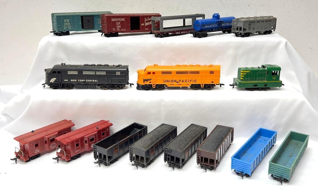 HO Scale Marx diesel locomotive A units w/13 freight trains: HO Scale Marx; two diesel locomotive A units Union Pacific and New York Central 4000, one switcher No. 10 with thirteen freight trains, C3 to C6 with some missing trim, steps and one diesel locomotive