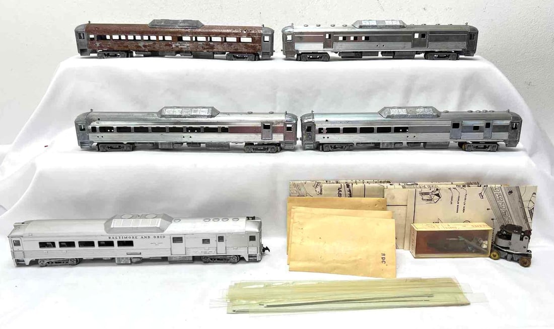 HO Scale Athearn RDC-1 Baltimore and Ohio powered truck (1 of 9)