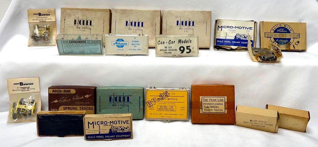HO Gauge 4 wheel freight & passenger 8wh tender trucks box bag: HO Gauge 4 wheel freight & passenger trucks in original boxes, 8-wheel tender trucks in box, etc. Bowser 190-000311 CAL Scale USRA and 1-001310 Andrews brass trucks, NIP New In Package. Model Craf