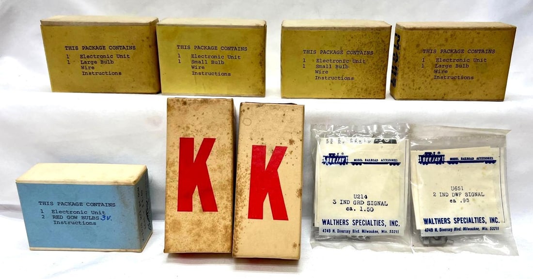 HO Gauge Kemtron Walthers Kurtz Kraft Kustom Kits signals: HO Gauge Kemtron: two X-1521, two X-1522, one X-1525 MARS and Crossing Signals Flashing Lights Blinkers, NIP. Two Walthers signals; U651 2 IND DWF Signal and U214 3 IND GRD signal, NIP. Two Kurtz Kraf