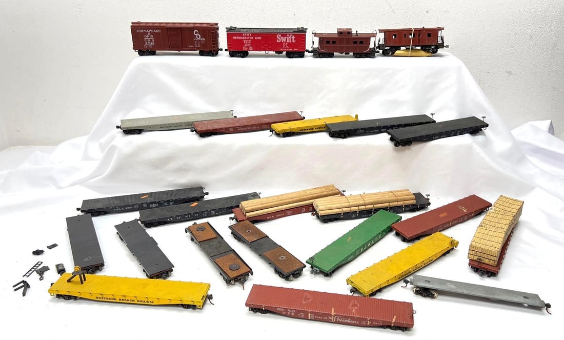 HO Gauge flatcar lot some loads two caboose box reefer Varney: HO Gauge flatcar lot; some with loads, some with brake stands and wheel, some with brake wheel on shaft, etc. Also included; two caboose, one box car and one reefer. Some are marked Varney, rest are u