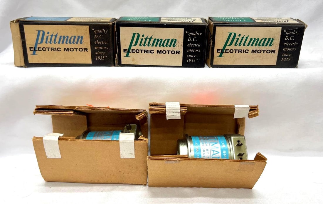 O Gauge or larger Pittman motors NOS two 9008 two DC86: O Gauge or larger Pittman motors NOS, New Old Stock, never used in original boxes or packaging. Two 9008, two DC86 and one DC81. Please view the photos of the items in this lot carefully as they are b