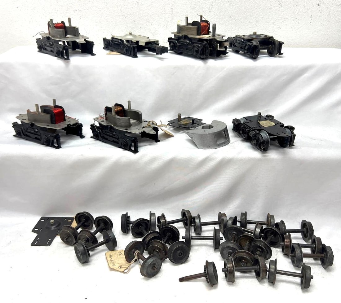 Postwar/Modern Lionel O Gauge powered trucks pilots 2243-165 (1 of 7)