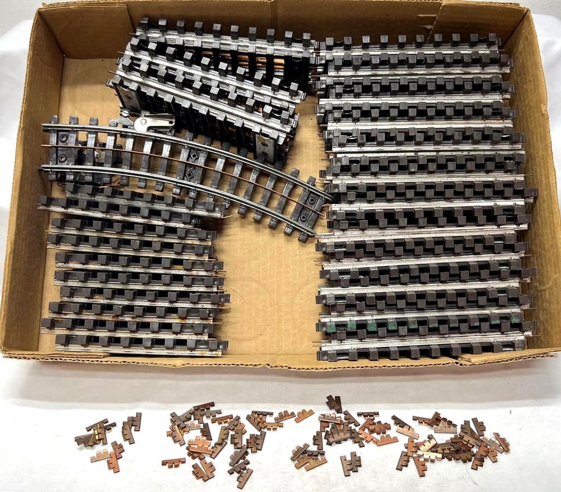 Postwar Lionel Super O Gauge Thirty No. 34 Ten No. 33 61 62 31-7 (1 of 4)