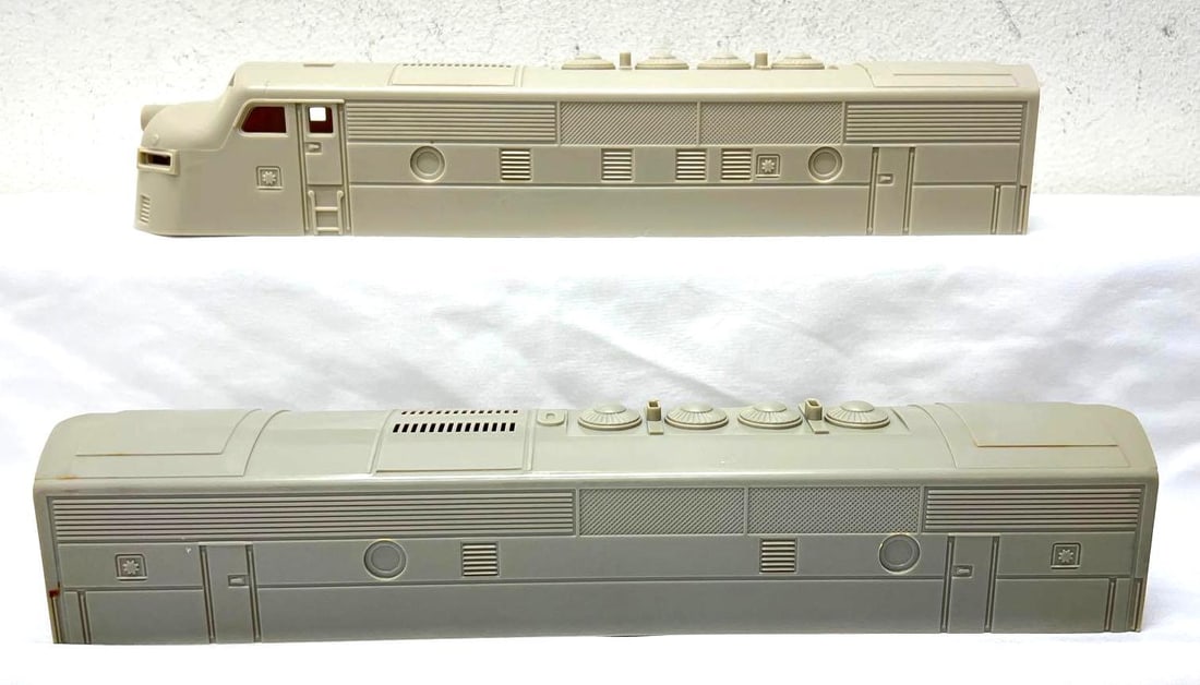 Postwar Lionel O Gauge undecorated F3a F3b replacement shells (1 of 6)