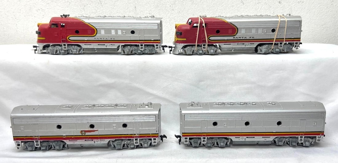 HO Gauge Athearn Santa Fe 2-805 A-B-B-A diesel locomotive units (1 of 5)