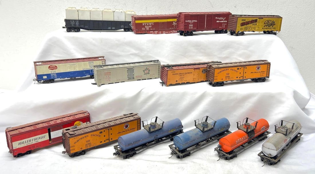 HO Gauge freight box reefer tank gondola w/load special purpose (1 of 9)