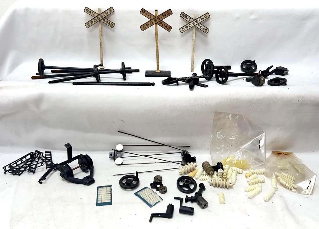 Postwar Lionel O Gauge parts derrick gray smoke stack hooks (1 of 7)