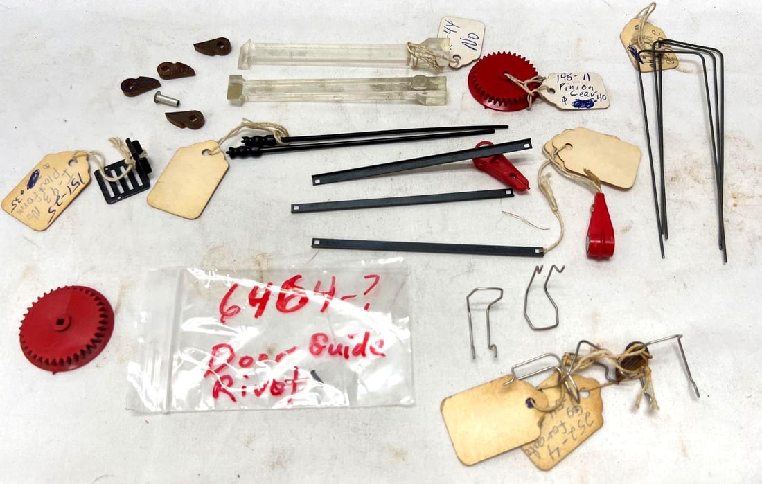 Postwar Lionel O Gauge parts 6464-5 door guides 151 252 197 175 (1 of 6)