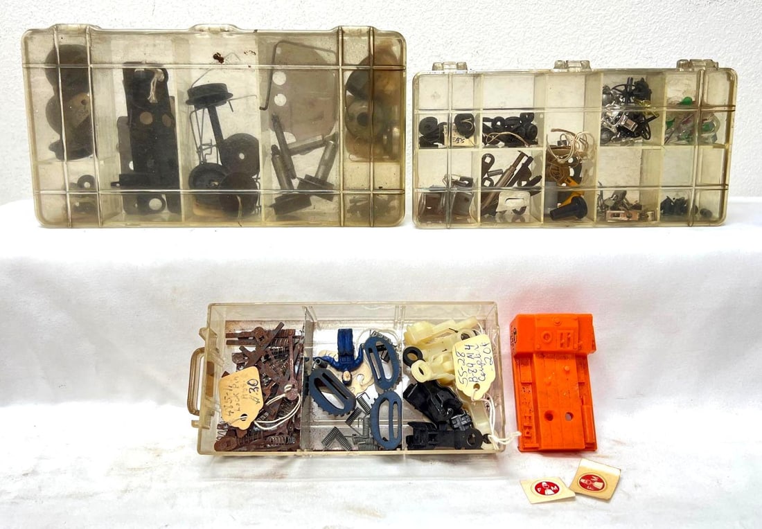Postwar Lionel O Gauge 50 2333 55 8010 parts trim wheels smoke unit: Postwar Lionel O Gauge parts: 50, 2333, 55, 8010, 681, 2023, 622, horns, antennas, bells, wheels smoke unit parts, bumpers, chimney, body mount rivets, headlight/marker lens, two Fairbanks Morse FM Tr