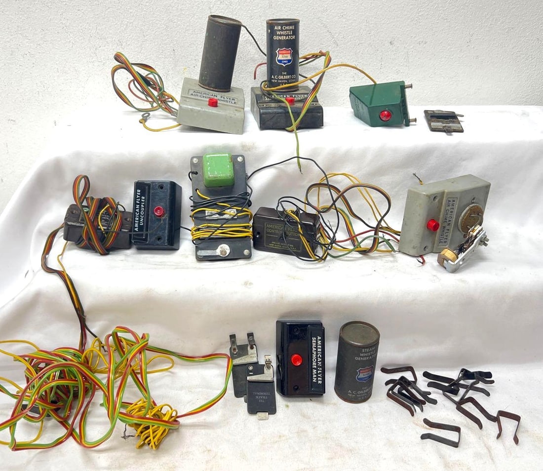 Postwar American Flyer S Gauge air chime whistles control buttons (1 of 7)