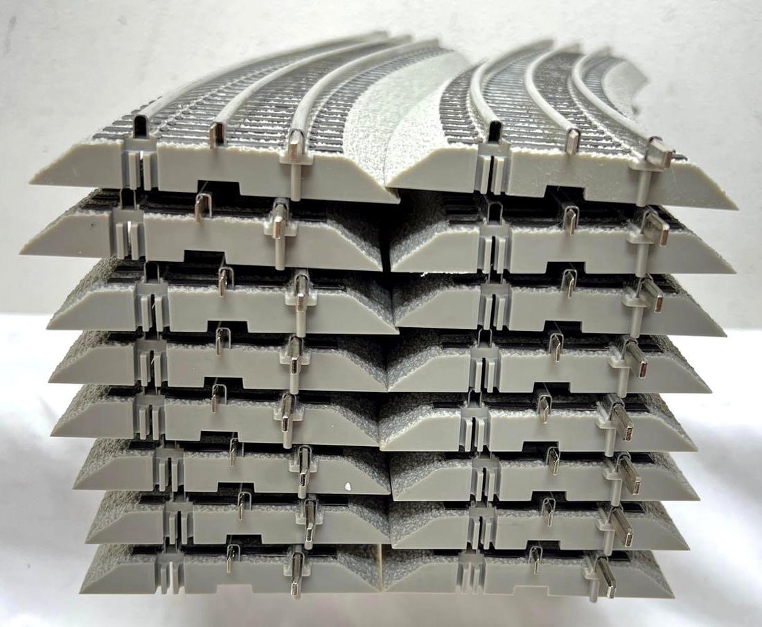 Modern Era Lionel O Gauge FasTrack 072/O72 sections (1 of 3)