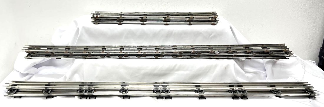 Modern Era Lionel 41" O 36" O27 track sections plus (1 of 4)