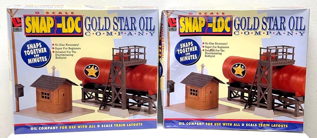 Two Life-Like 1551 Gold Star Oil Co pump house kits (1 of 4)