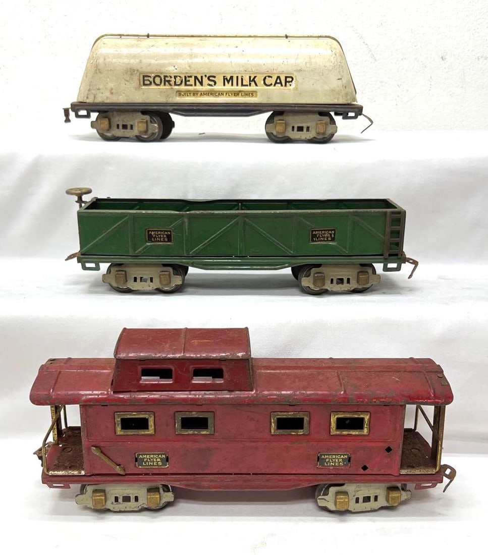 Prewar American Flyer O Gauge sand car Borden's milk car caboose (1 of 4)