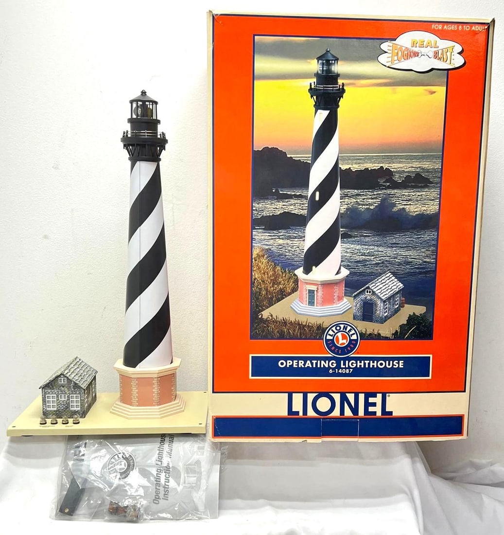 Modern Era Lionel 14087 Operating Lighthouse in box (1 of 4)
