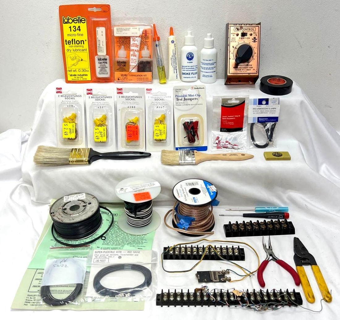 Labelle Lionel oil grease bottles/pens wire lighting more (1 of 12)