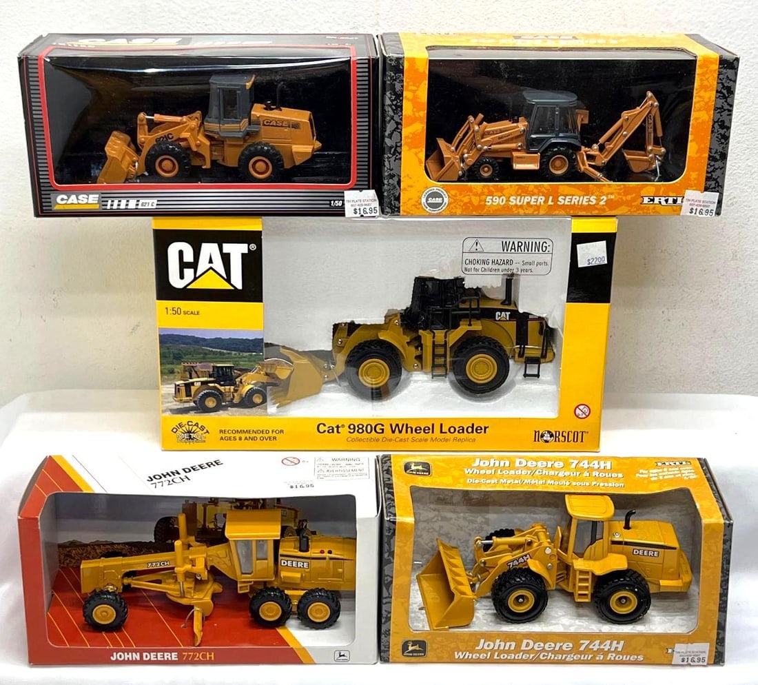 Norscot Ertl 1:50 construction vehicles in boxes (1 of 8)