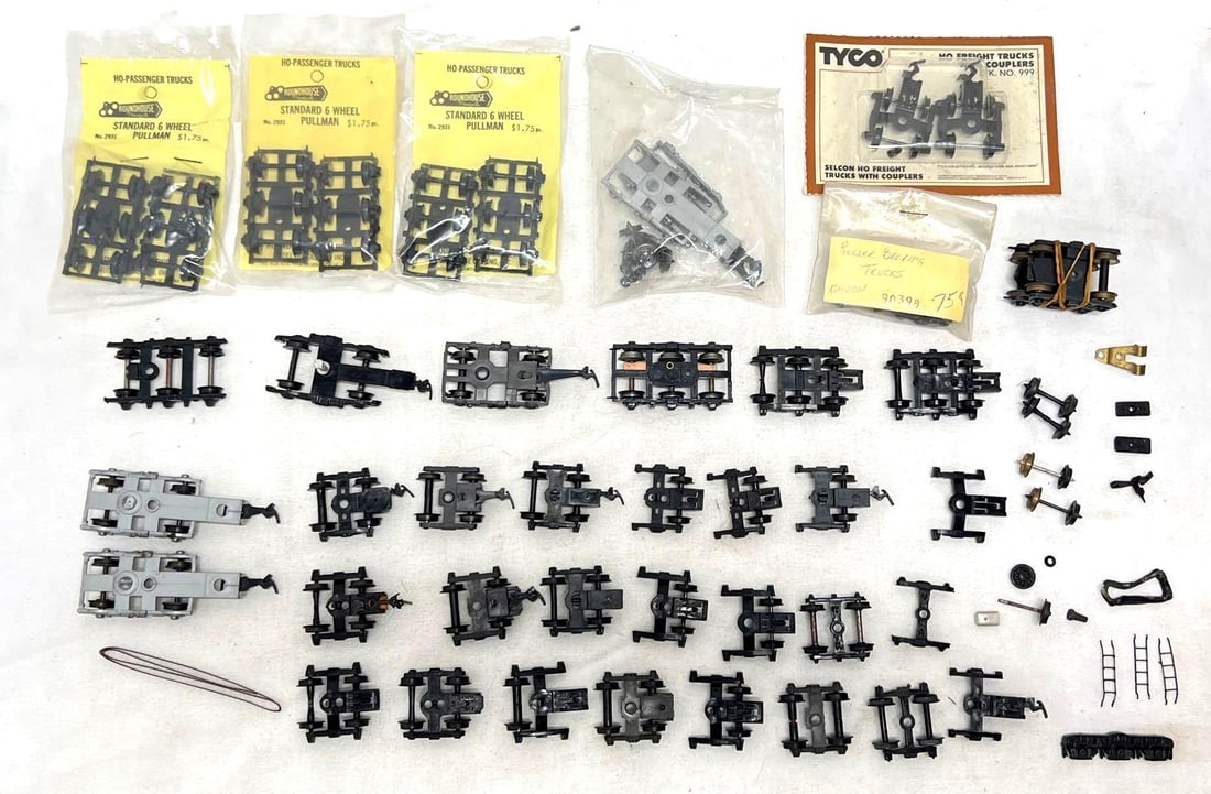 HO Gauge Roundhouse Tyco freight passenger: HO Gauge Roundhouse, Tyco and others; plastic freight and passenger truck assemblies. Three Roundhouse 2931 Standard 6 wheel Pullman and Tyco 999 freight trucks with couplers, NOS in original packages