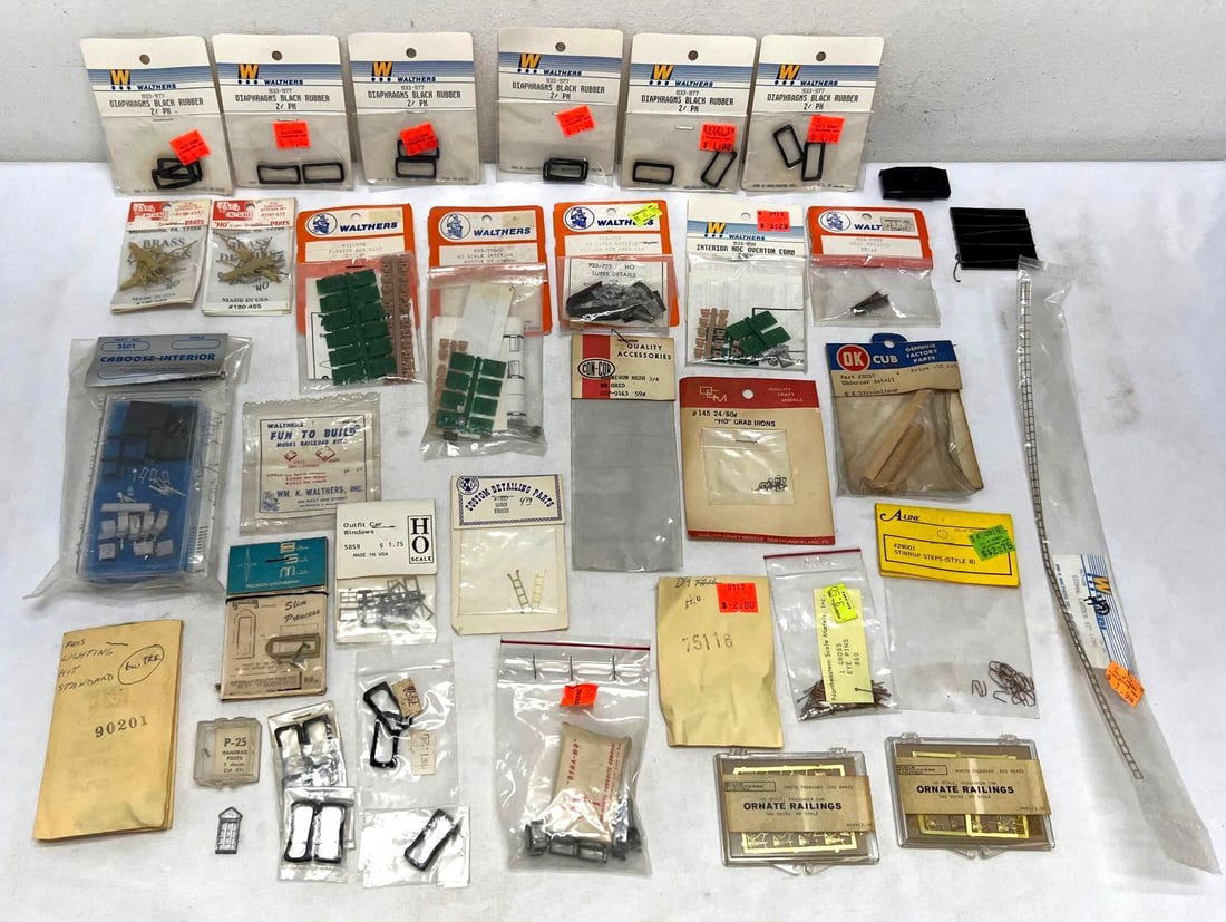 HO Gauge interior exterior detail trim in packages NOS (1 of 10)